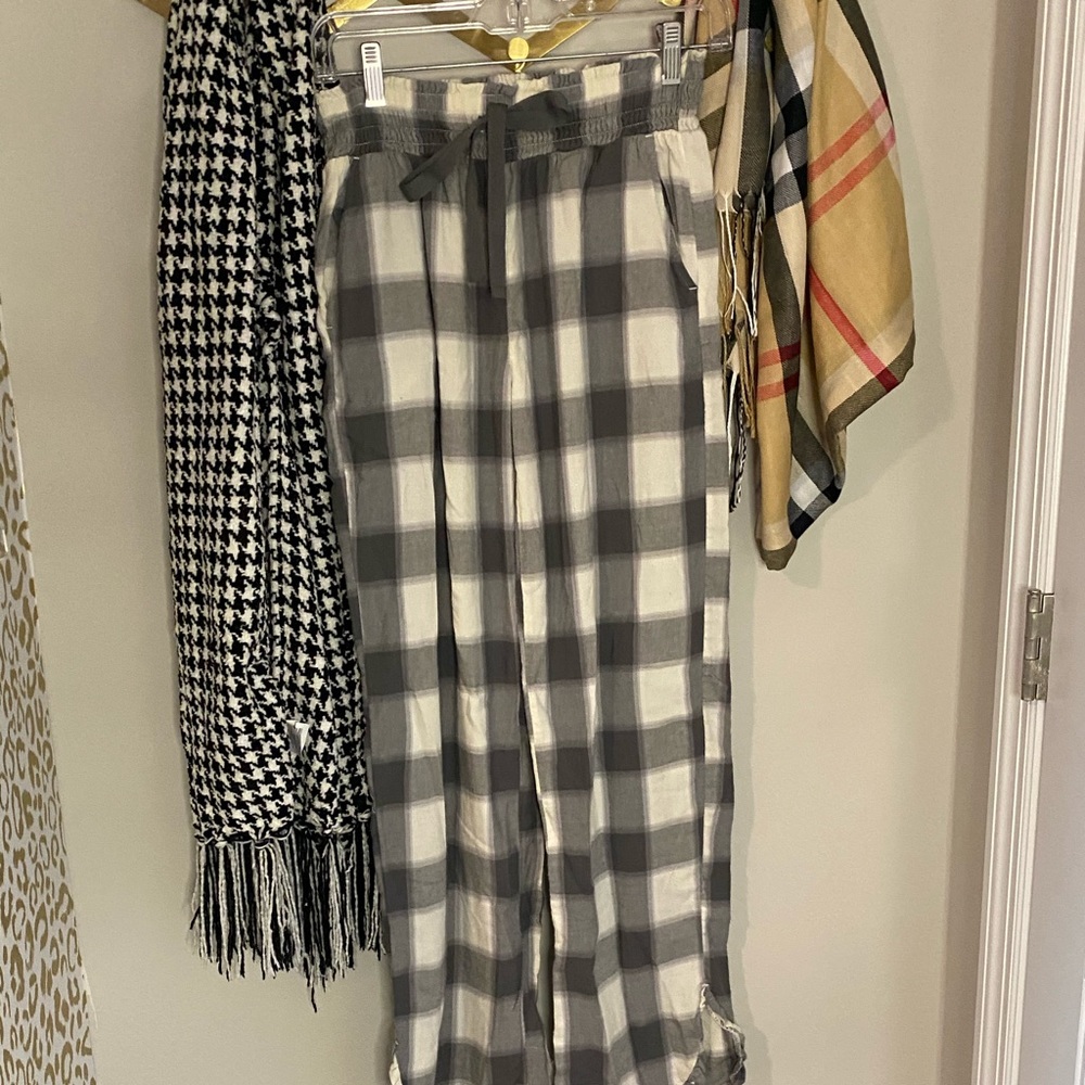 Aerie pants with ruffles